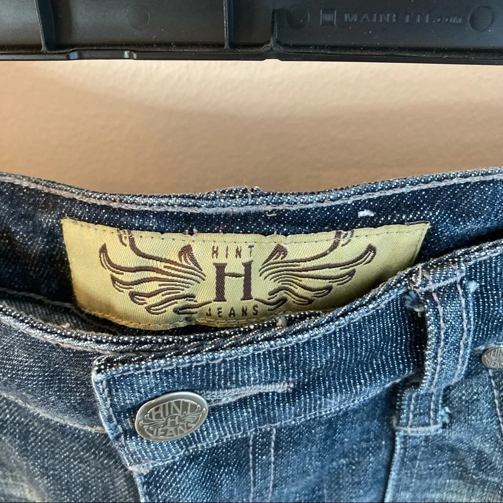EUC -HINT JEANS Size 7 Dark Wash w/Whiskers Distressed Denim Mini Skirt Like New - Picture 3 of 4